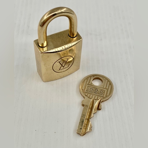 Authentic Vintage VGUC Louis Vuitton LV Lock & Key - #226 - Picture 3 of 5
